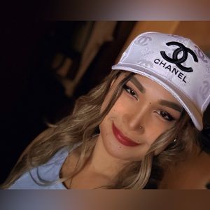 Meet your Posher, Jona